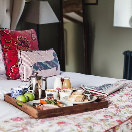 The George Inn Barford St Michael Exterior foto Breakfast in bed