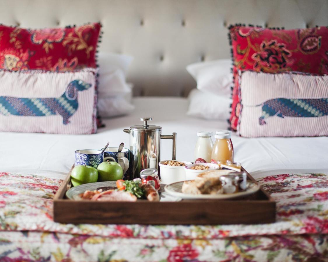 The George Inn Barford St Michael Exterior foto Breakfast in bed