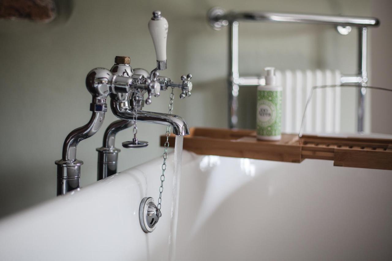 The George Inn Barford St Michael Exterior foto A bath tap