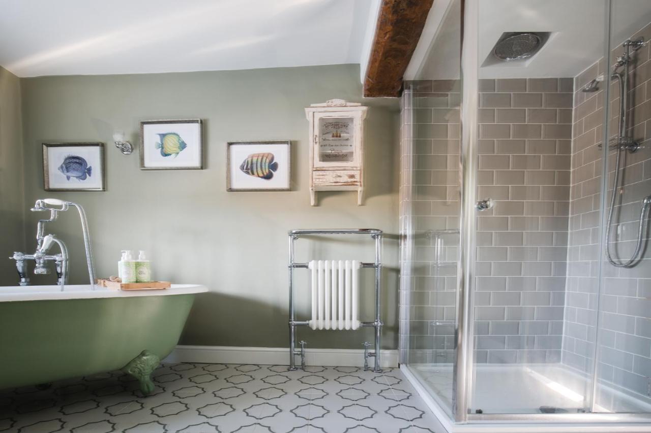 The George Inn Barford St Michael Exterior foto A shower enclosure