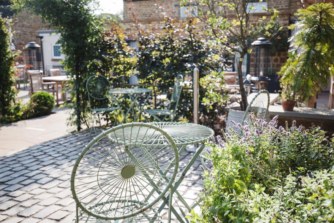 The George Inn Barford St Michael Exterior foto The courtyard at the Old Parsonage