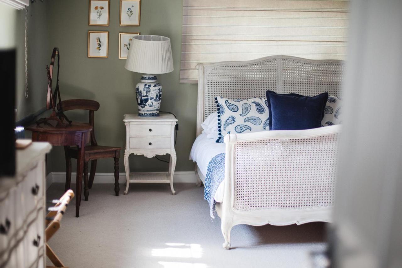 The George Inn Barford St Michael Exterior foto A bedroom