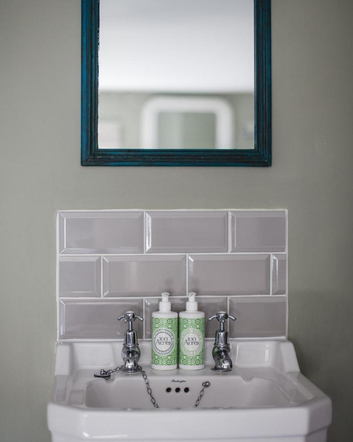 The George Inn Barford St Michael Exterior foto Metro tiles in a bathroom