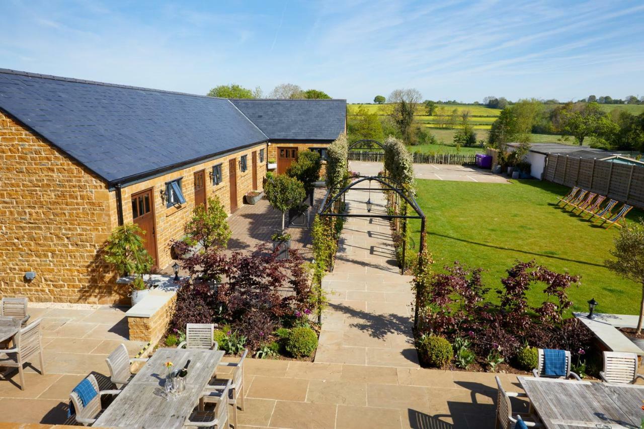 The George Inn Barford St Michael Exterior foto The courtyard at the Old Stables